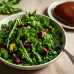 Insalata di erbe amare primaverili: il dettaglio che stimola il fegato senza appesantire